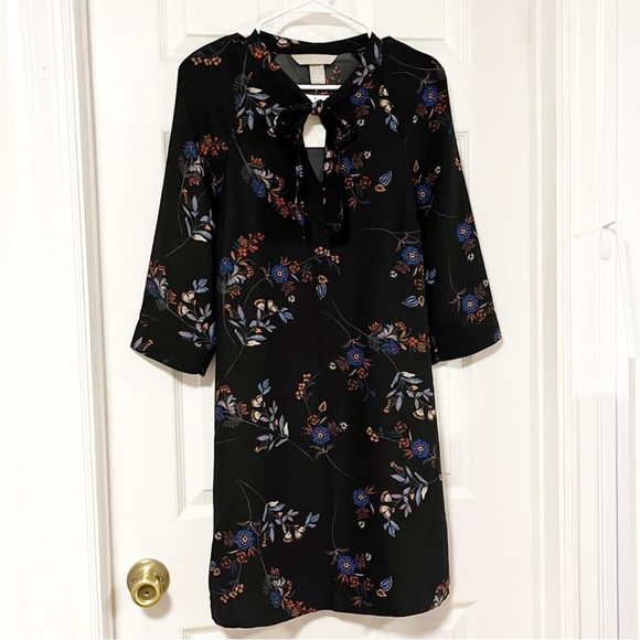 H&M Dresses & Skirts - H&M Black Floral Bow Tie Detail Dress